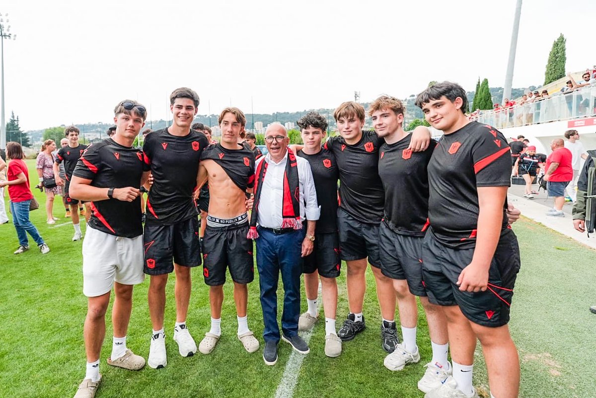 eciotti's tweet photo. Quelle joie de partager ce moment historique sur la pelouse des Arboras avec les supporters de Nissa Rugby !

Cette montée en Pro D2 est celle de tout un club, de toute une ville et de tous ceux qui ont cru en cette équipe. Merci pour cette ambiance extraordinaire et cette fête magnifique. Allez Nice !