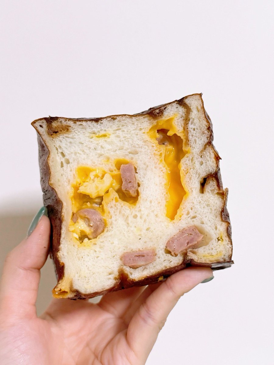 Sveta230587's tweet photo. Just had the perfect late-night snack: warm buttered toast with a sprinkle of sea salt. Instant comfort!， https://t.co/QyyP3fZ2b8