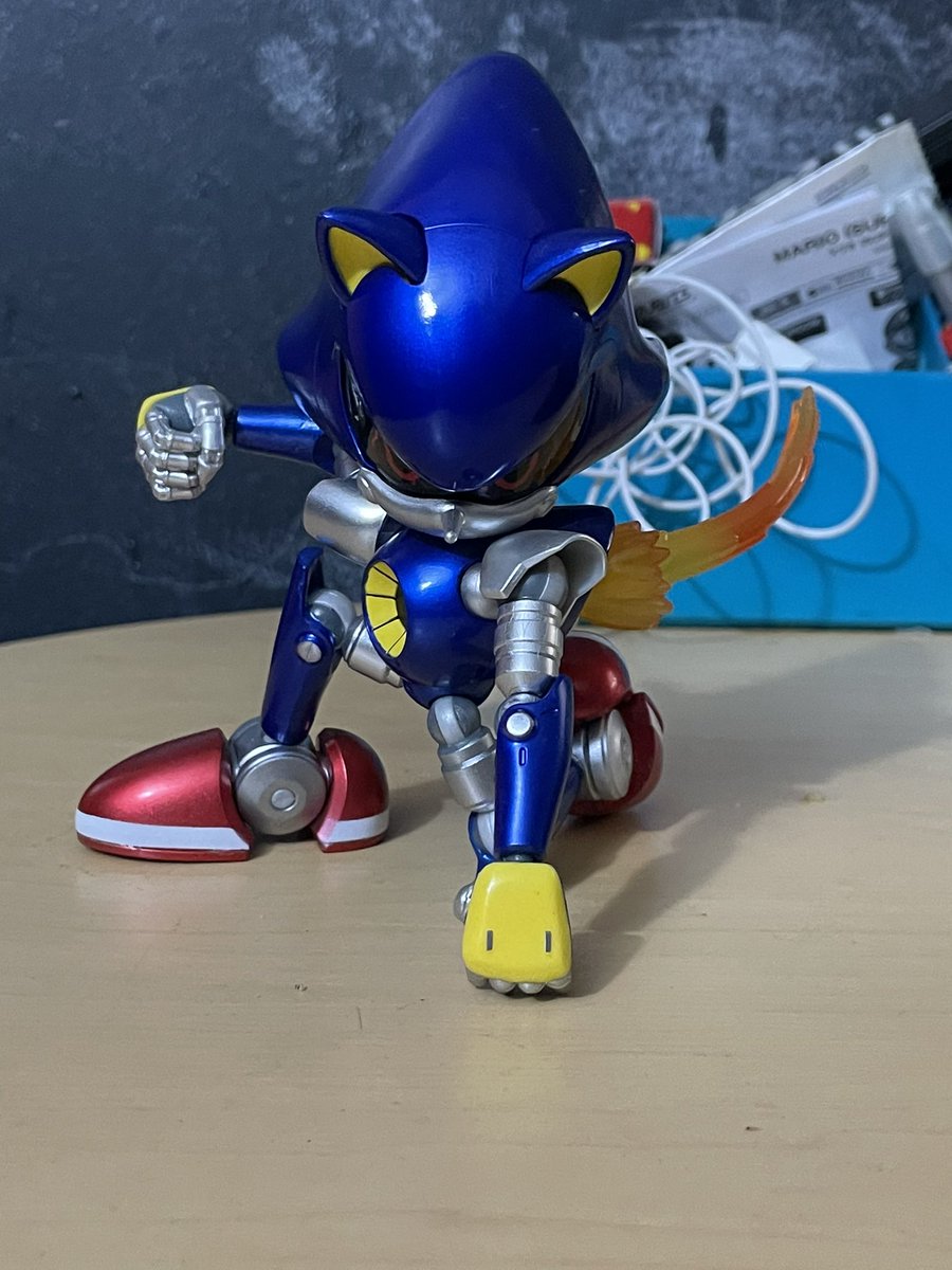 HyperSp4ce11's tweet photo. This Metal Sonic figure looks DOPE!! #sonicthedgehog https://t.co/en76gVLHBx