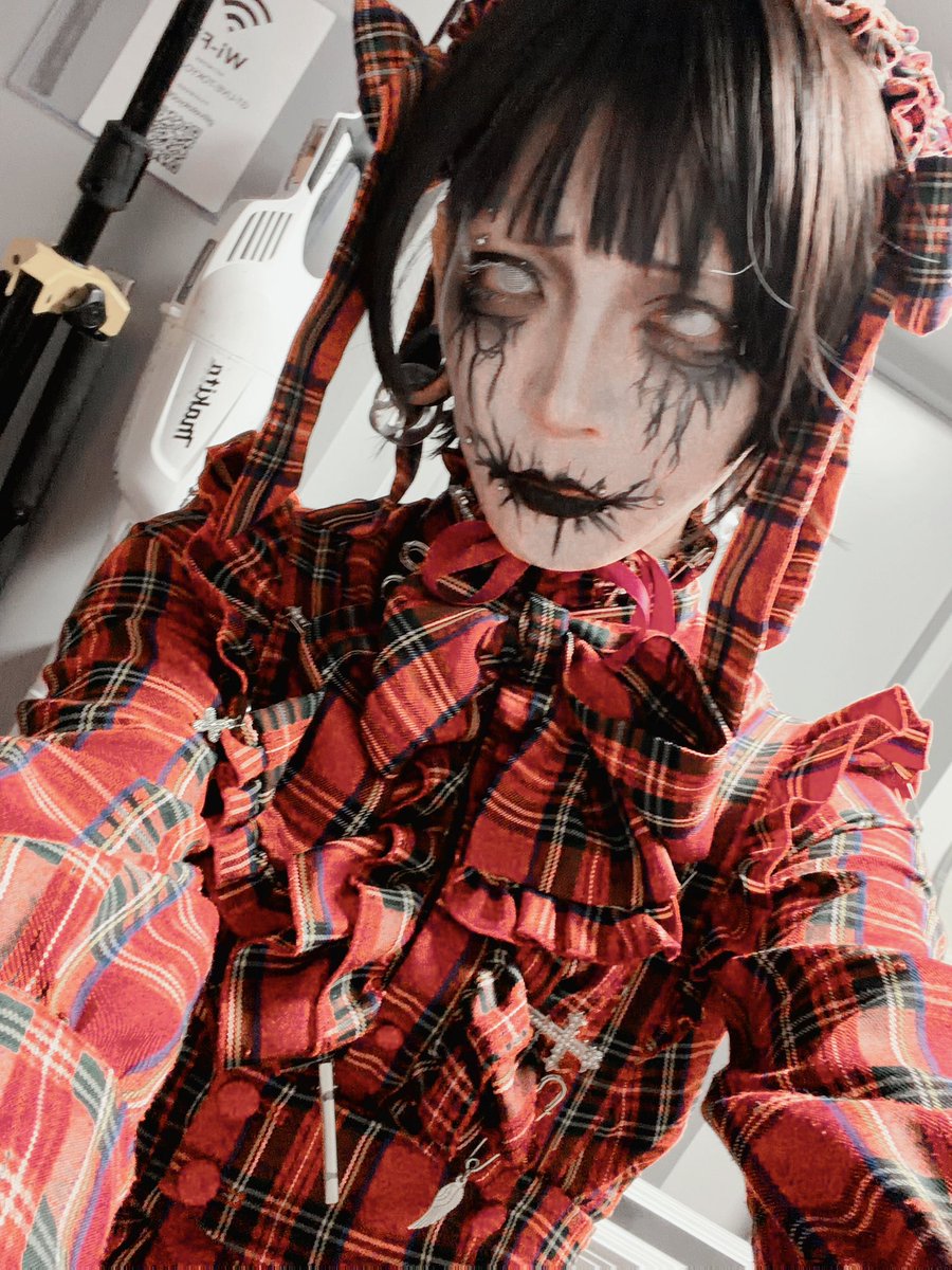 Yureiz_Syugorei's tweet photo. 2026.05.31

おいでよ！幽霊ズの守護霊

としてこれからもよろしくに☀︎☀︎

赤い幽霊最後の姿です https://t.co/UhKZ1oFNao