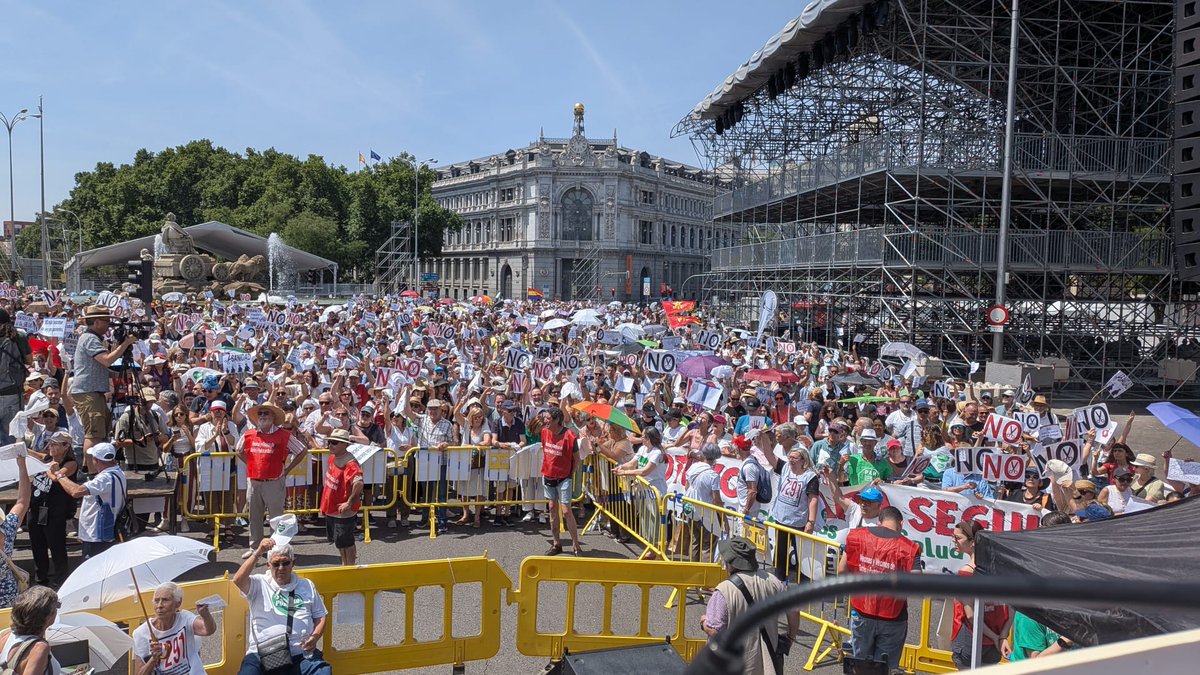 avvsanse's tweet photo. Hoy, hemos apoyado la Manifestación en #Madrid en defensa de la #SanidadPública seguimos en la lucha @FRAVM @avvsanse https://t.co/A7MX9Nzihi