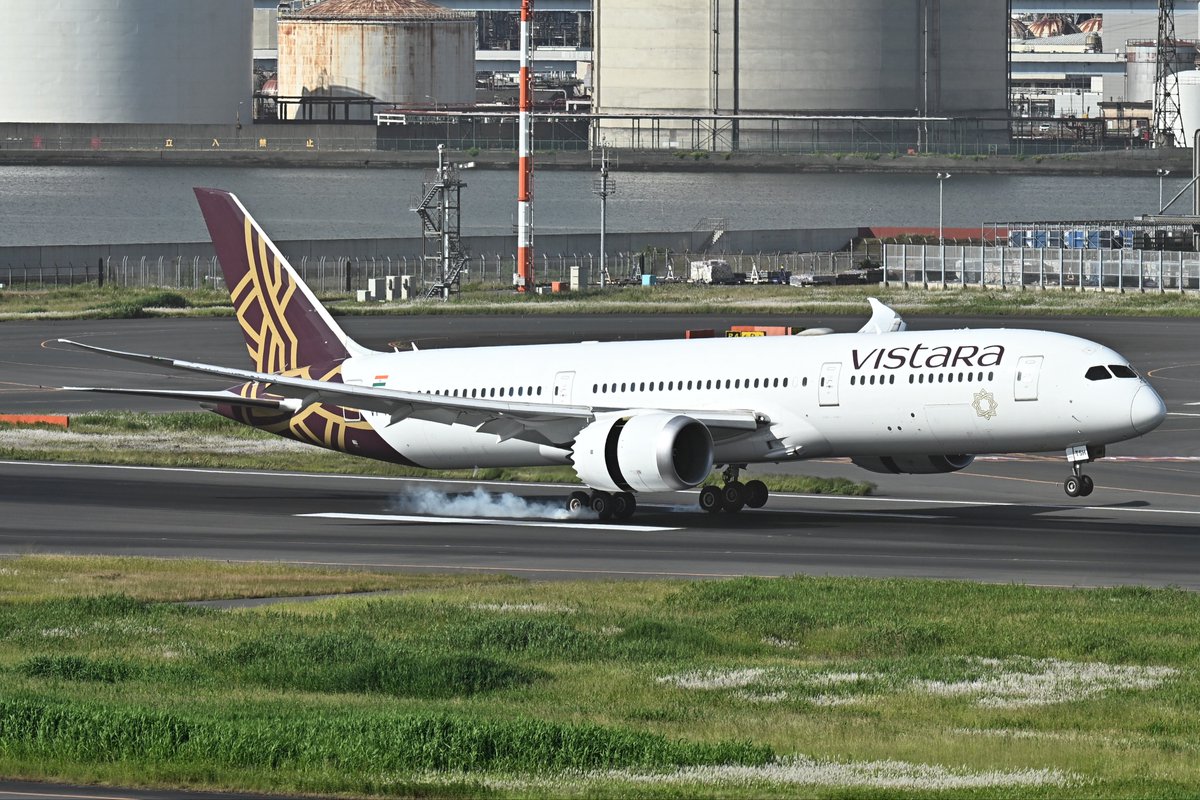 likeB767's tweet photo. #5月を写真4枚で振り返る

今月は全然空港に行けなかったなぁと
横田で米軍機を見て、たまに羽田に行ったくらい
結ジンベイは陽炎すごいから再履修だな。
Vistaraの着陸とルフトバッフェが今月の初撮影というところかな
来月は初の大陸脱出だから気合い入れないとな https://t.co/w34aCeGrYm