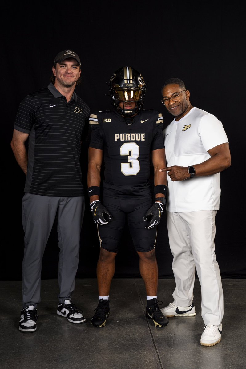 IzayveonM's tweet photo. Had a great official visit down at @BoilerFootball this weekend 
@Coach_Odom @Coach_Ford @coach_mal @lnwildcats @IndyWeOutHere @kaitlinmmui @KyleNeddenriep @_BrandonLee4 https://t.co/d8qQCYiPiF