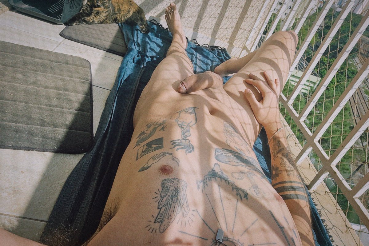 _yusukeen's tweet photo. Sunbathing 🌞🙏 https://t.co/M6w90Wraaw