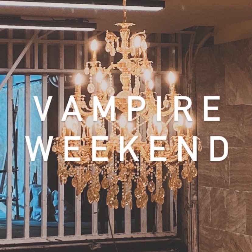 Lilian_Lies's tweet photo. Vampire Weekend (Metro Hidalgo edition)

@MetroCDMX #Candelabro 
@crisg91_ https://t.co/0L93StCzvc