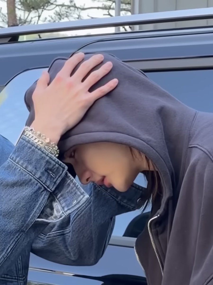 웅깜 tweet media