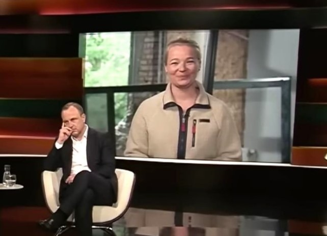 wladsan's tweet photo. Diese Wahrheit müsste mal ausgesprochen werden. GEZ-Medien sind knallharte Fake-News-Medien. #ARD-Frau Perersohn grinst beim Thema #Starobelsk und nennt Drohnenangriff mit 21 Toten jungen Menschen "vermeintlich". Dagegen: Tiefste Betroffenheit, wenn es um 🇺🇦oder 🇮🇱 Tote geht. https://t.co/2pC7DH8f1k