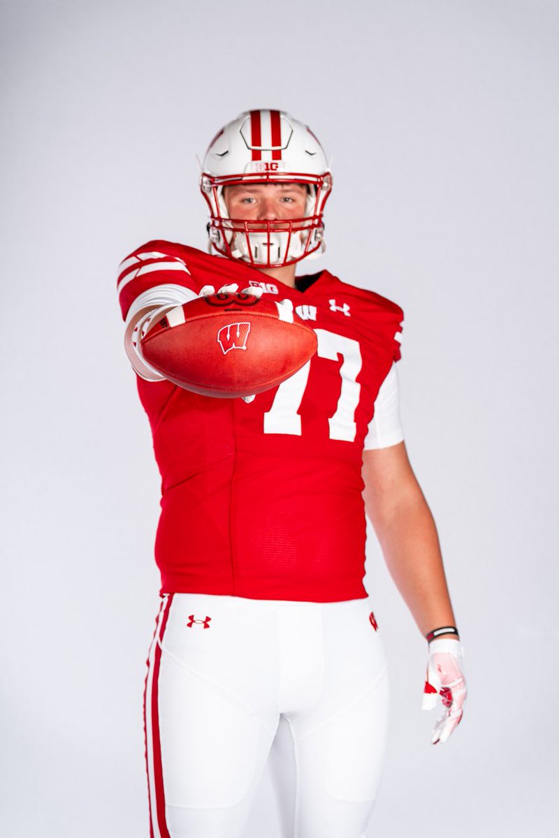 HunterMallinger's tweet photo. Had an amazing OV back home!! Can’t wait to be a badger!🔥🔥🔥🔥🦡🦡🦡 https://t.co/FJVlTdxNDg