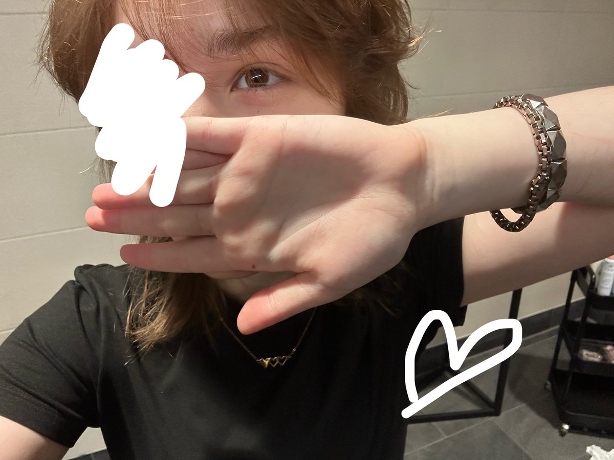 ⃟ tweet media