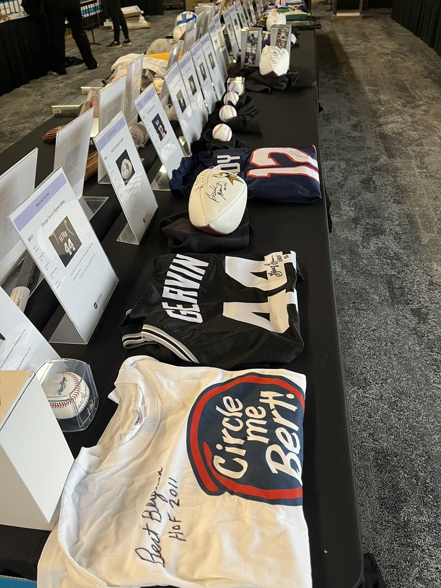 rshaver11's tweet photo. We are getting ready for tonight’s @RSCRCF Golf gala at @MedinaEntCenter -Over 500 in the house tonight supporting Minnesota’s cancer community!! https://t.co/pK8o5Ohbdq