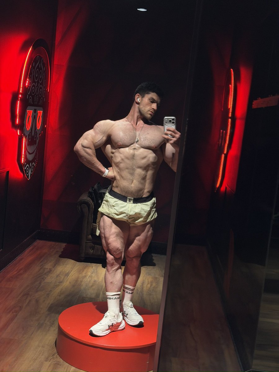 hidden_sence's tweet photo. Pose https://t.co/VWh6WM4cBw