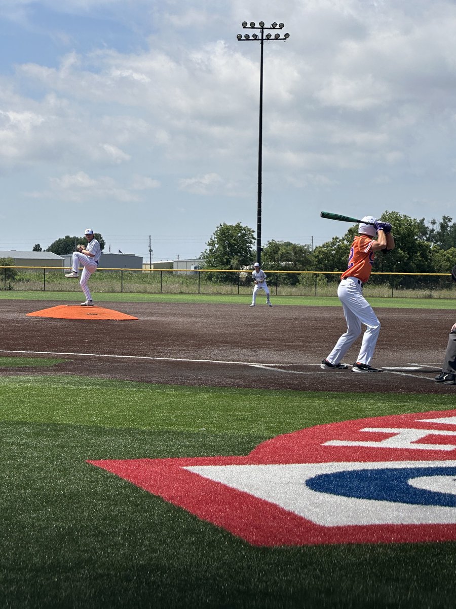 CarterSkach's tweet photo. First @kansas_curve tourney of the year in the books. Got the W in G1 :3.0IP, 3H, 1R, 4K, 5BB…not enough strikes. Started off slow at the plate but ended up hitting .400 on the weekend. Had some good catches in RF too. Came up short of making bracket, so moving on to next week! https://t.co/EG8Z0KqTTm