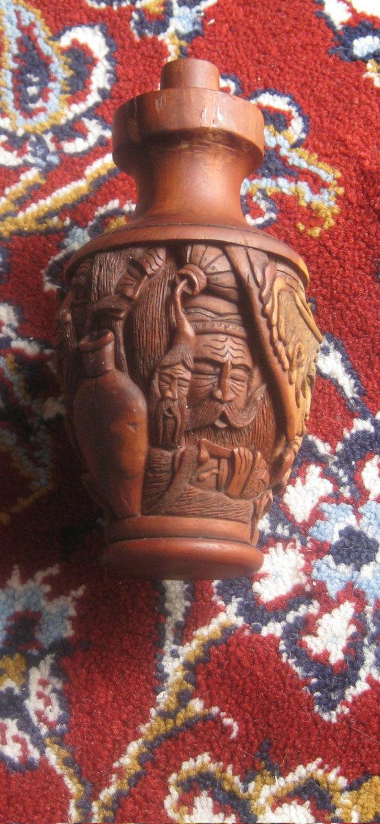 piter5758's tweet photo. This art is inlaid on wood by master amir pahlevani #art #woodcarving #handicrafts #sculptor https://t.co/40jca4wzao