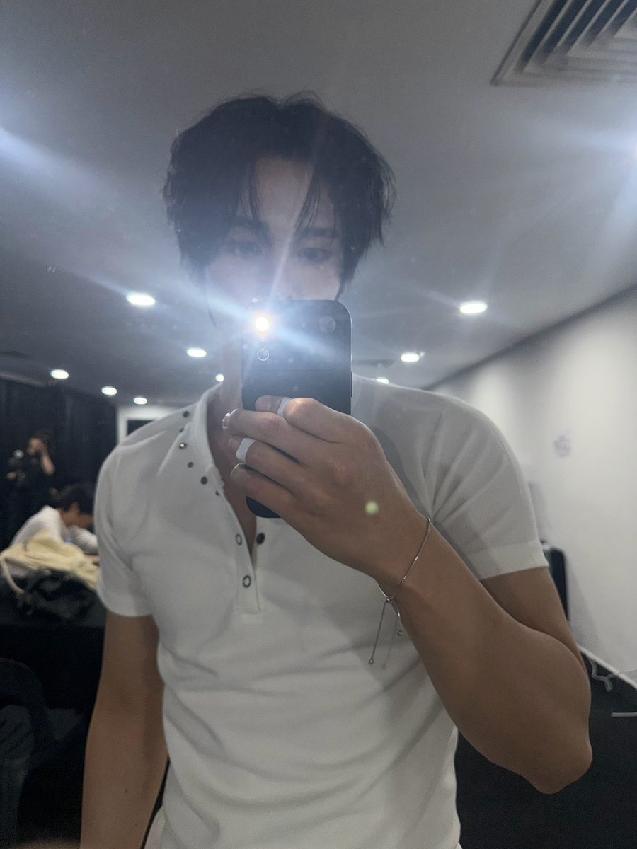 blsl0508's tweet photo. 참기힘듦 https://t.co/xFmdsp2i0n