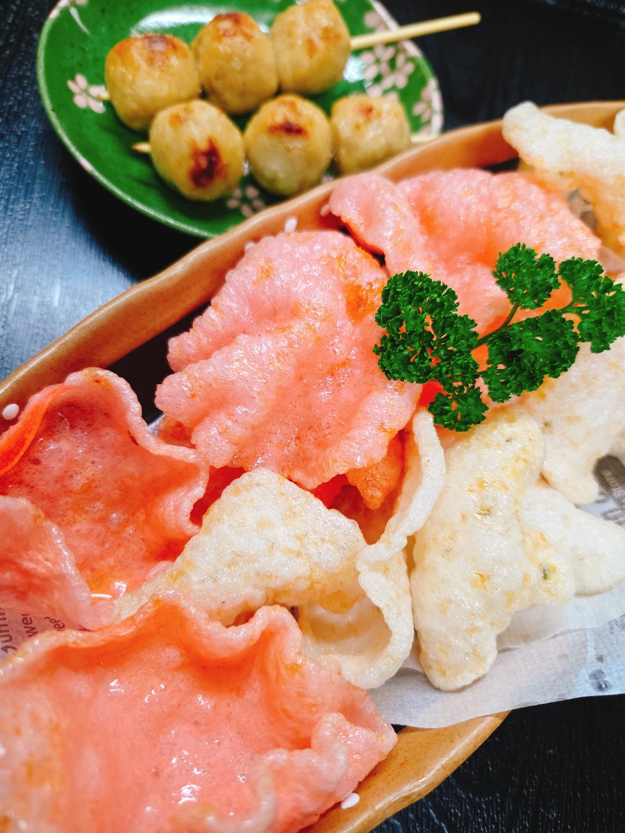 FUJIMACKEY's tweet photo. 【巻食なーーーーーう！】
今夜の巻食‥
日曜なんでファミリー多め
お父さんはみなさん🍺
誕生日のお祝いもあったりね🎁🎂
エビせんカニせんにつくね
鶏皮ぎょうざやイカカラ
食事はハンバーグや焼きそば
など〜
みなさん今夜もいい笑顔
今夜も
ありがとうございました

#富士巻食堂
☎️0544ｰ24ｰ0823 https://t.co/Cw74sw9P0w