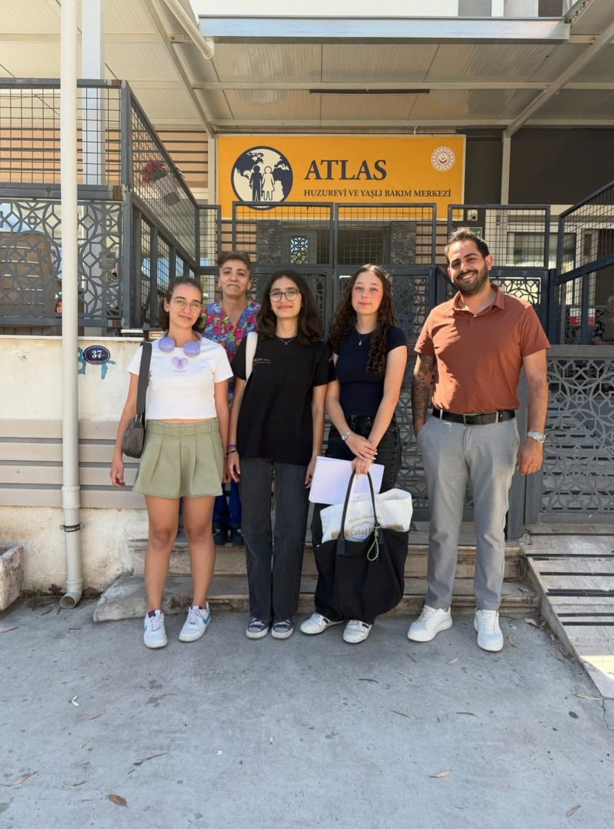 frclyron's tweet photo. Bu Kurban Bayramı'nda Atlas Huzurevi'ni ziyaret ederek değerli büyüklerimizle sohbet ettik, anılarını dinledik ve bayramlarını kutladık.
Bu anlamlı günde tüm büyüklerimize sağlık, huzur ve mutluluk diliyoruz.

#firstroboticscompetetion #FRC #FIRST #teamlyron #HarmonyInEvereyBuild https://t.co/T450IkOGK5
