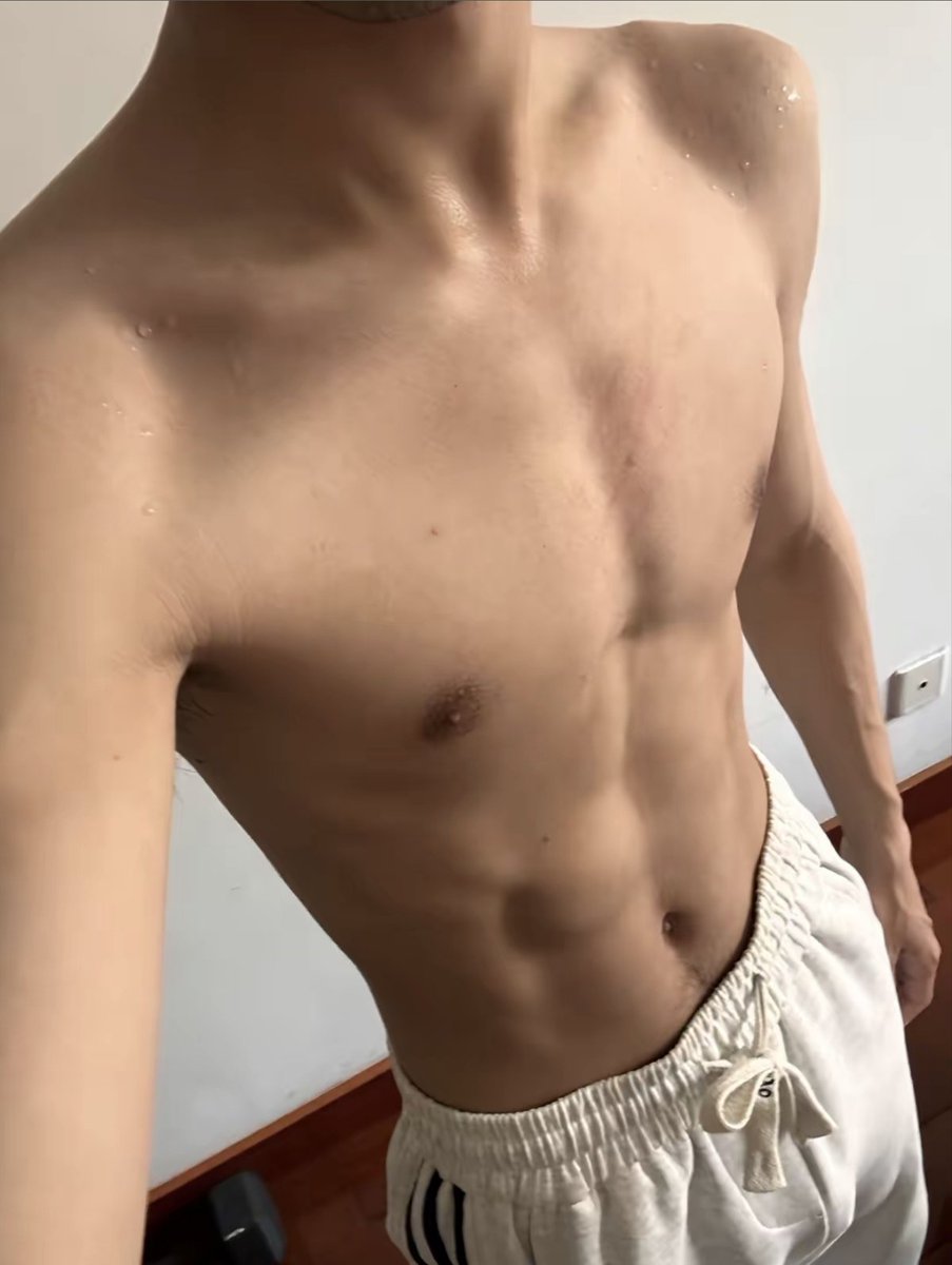 RLY1091386's tweet photo. #腹肌 #男菩萨  想看大奶 https://t.co/jJ4iS5JLpI