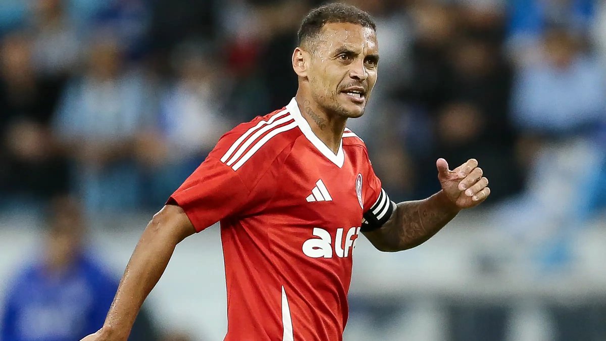 ultimasinter's tweet photo. Escalar o Alan Patrick de titular contra o Bragantino, que está humilhando o Inter fisicamente, é um escárnio.

Pior que escalar de titular é não tirá-lo de campo... https://t.co/hty1peFQ9X