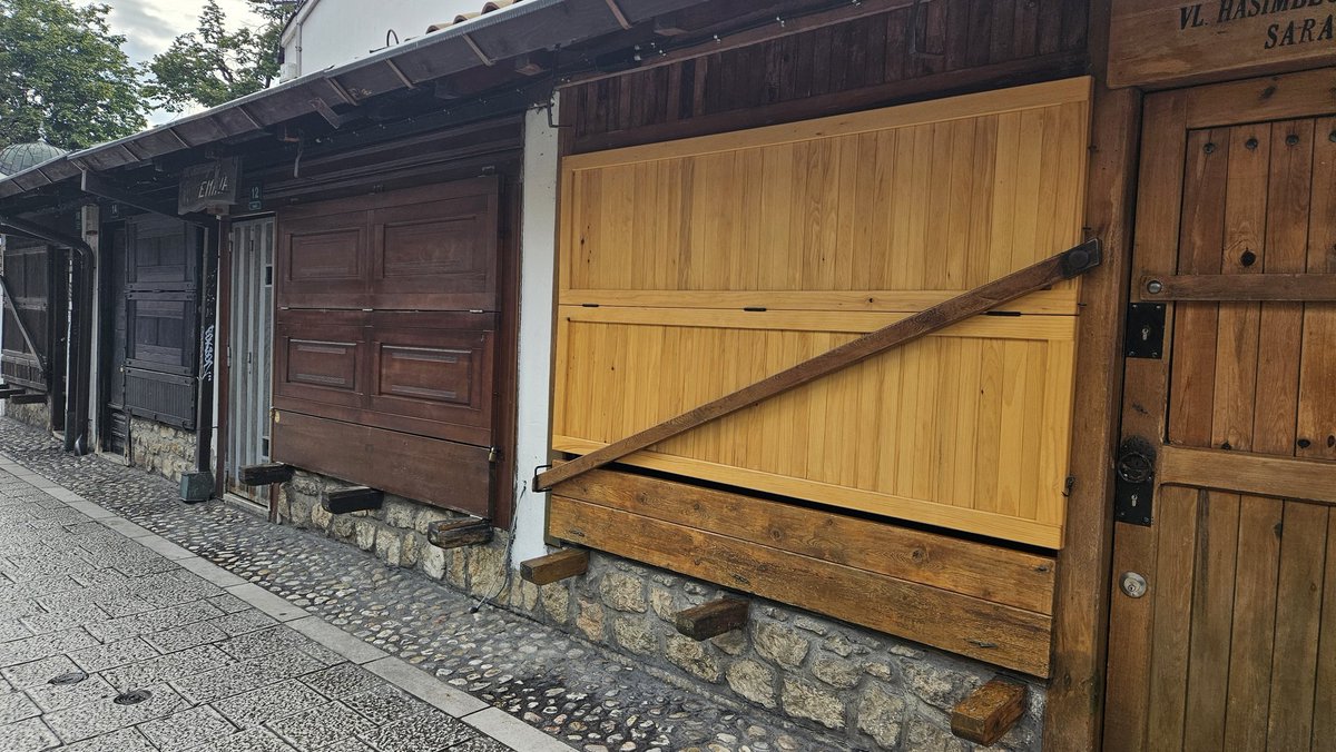 mimaremin's tweet photo. Beypazarı ve Saraybosna Başçarşı'dan kepenkler...
Fotoğraflar M.E.Y https://t.co/ZhWIrh9Olr