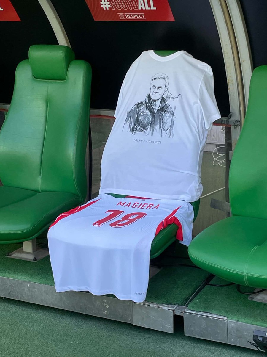 Slasknet's tweet photo. Przed #POLUKR minutą braw został upamiętniony śp. Jacek Magiera 🕊️ https://t.co/cf3bzbcQOG