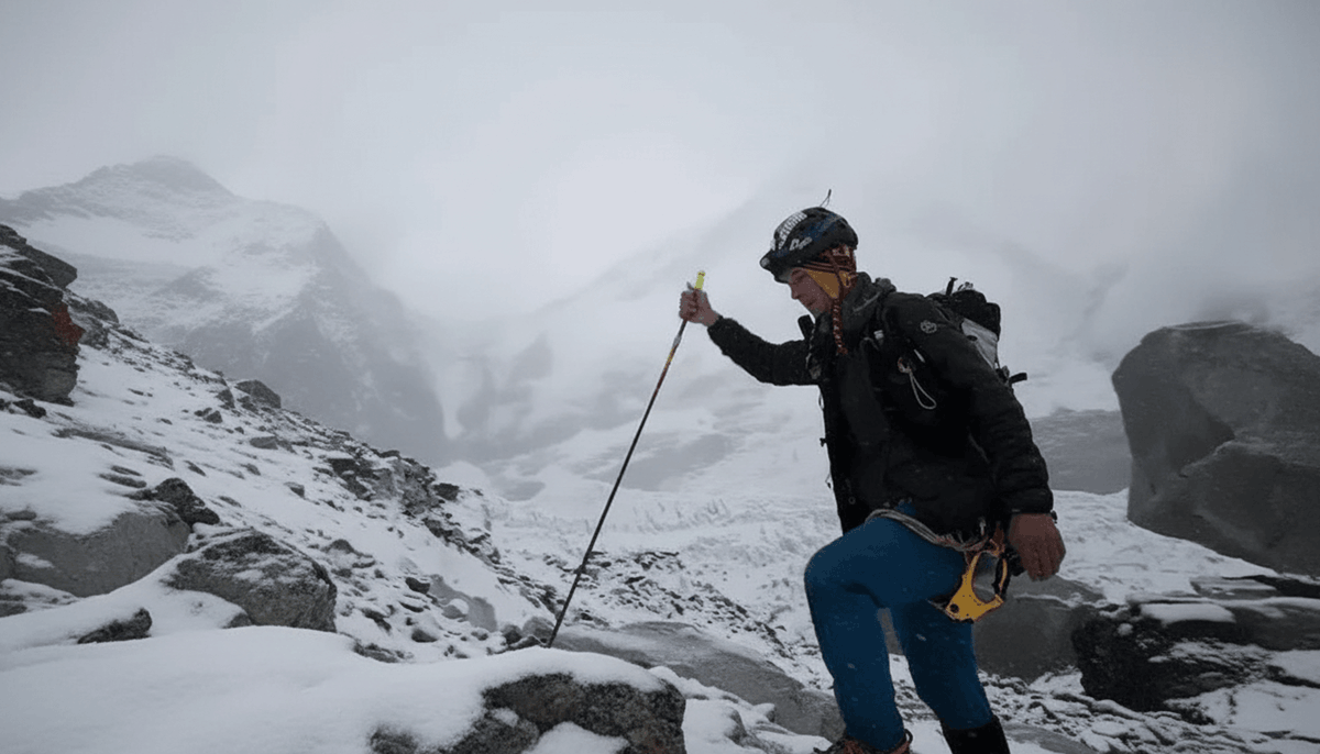 wirelingo's tweet photo. Tyler Andrews just smashed the Everest speed record with some extra oxygen! 🏔️ 

But do you know what the Chinese word '峰' (fēng) means? It's all about reaching those peaks and summits. Perfect for talking about mountain climbing triumphs! 💪 

Fancy learning languages with real-world stories like these? 

🇫🇷🇩🇪🇯🇵🇨🇳🇪🇸 | advanced+

Learn More: https://t.co/aVlnIy9jBY