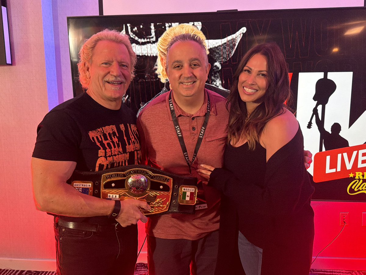 spatti71's tweet photo. Always great to see @RealJeffJarrett &amp; @karenjarrett @MyWorldPod @ringclassics #tnaasylum https://t.co/cEUNrhGEmz