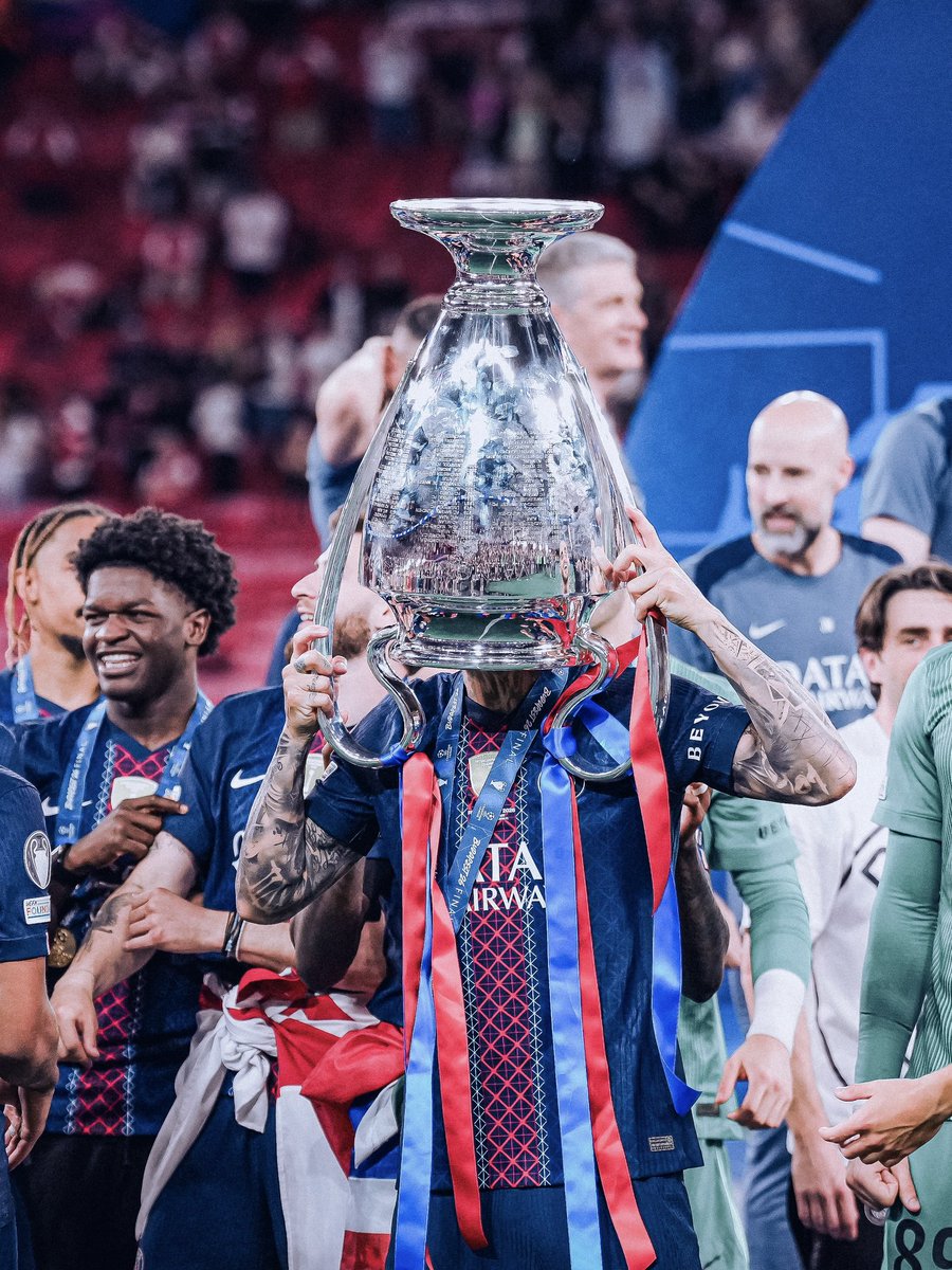 NBoishue's tweet photo. Deuxième victoire consécutive du PSG en ligue des champions : notre histoire est bel et bien devenue légende 
@PSG_inside @Histoire_du_PSG https://t.co/4BAP5ztdwV