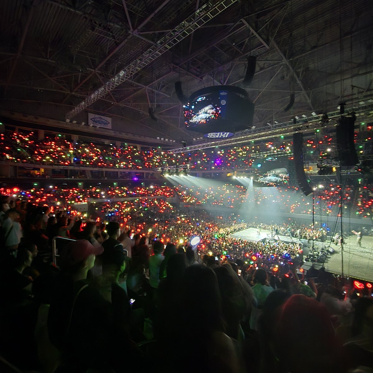 philconcerts's tweet photo. Crowd for SB19 as they perform GENTO. #WatsonsPlaylist2026 #OwnTheMoment  @WatsonsPH https://t.co/4srSZHAvds