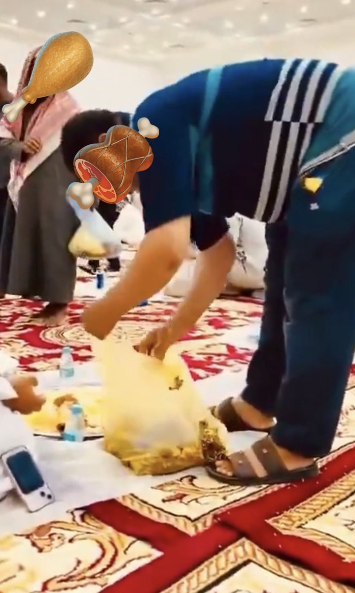 LD40040's tweet photo. 1. يسرق طعام الأطفال ويرمي لهم العظم.
2. يعاني من سمنه.
3. يدخل ويدوس على السجاد بحذائه.
إذا كان يعاني من مرض عقلي أتمنى له الشفاء، وإن لم يكن فلا يوجد مبرر لهذا السلوك ، وفي الأولى والثانية اللوم على الدولة.
من يسرق طعام الأطفال لا تأمنه على شيء. https://t.co/EIJd6PRGwA