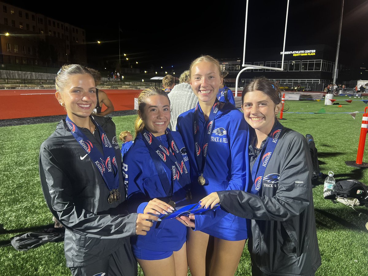 ONWRavensTF's tweet photo. The girls 4x800m relay team of @zori_primavera @RMacrorie31052 Sammie Fuller and @alligillispie08 run a school record time of 9:29.89 and take 4th!!   The same quartet came back and took 8th in the 4x400m relay. Congrats ladies!! https://t.co/lTuS09g2H9