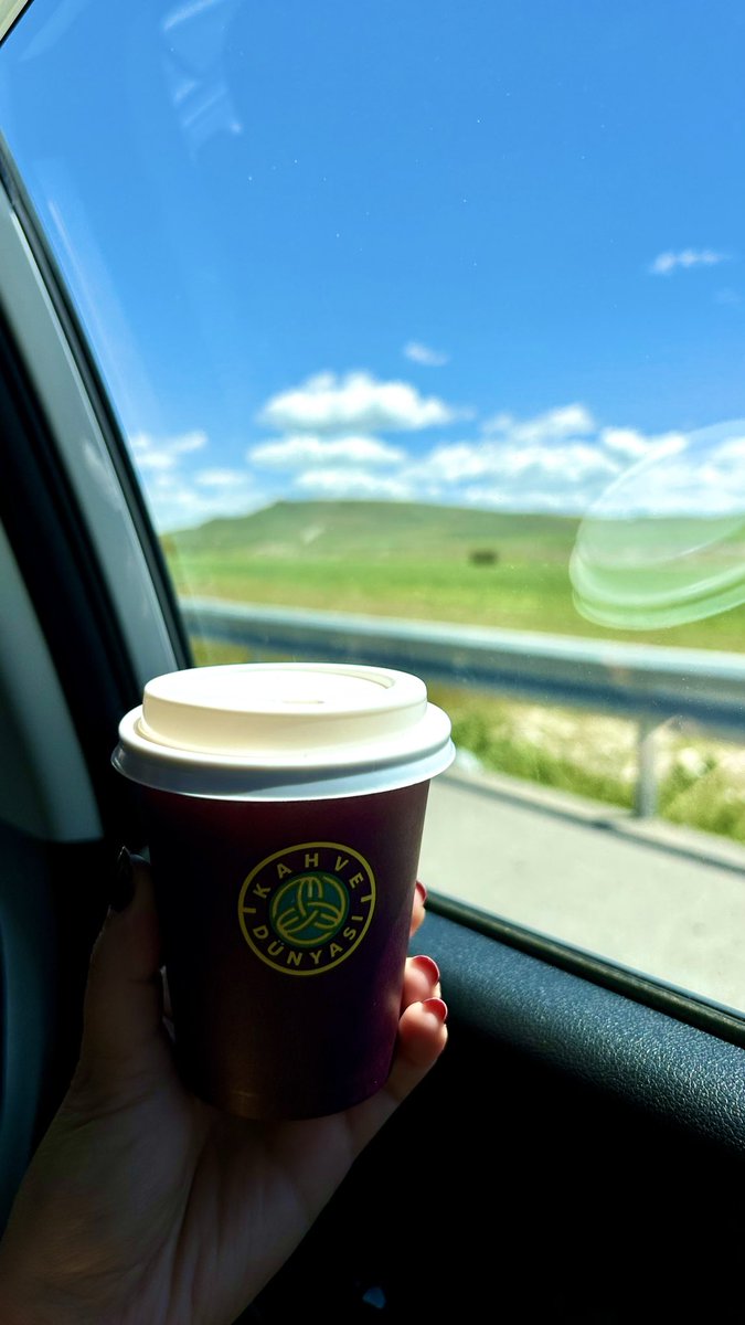 busra__g_'s tweet photo. Bavullar alıştı , yollar alıştı. Bizim hikaye biraz yol, biraz gurbet , biraz kavuşma … https://t.co/2Kp1TDuLkr