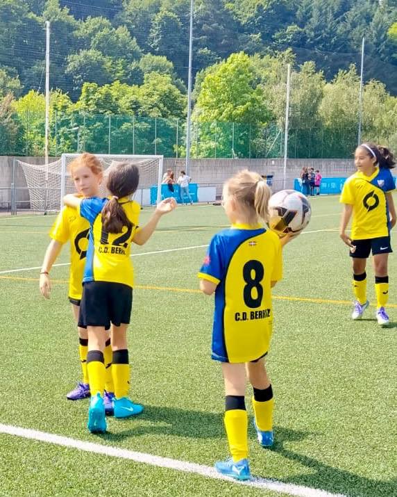 cdberriz's tweet photo. Zorionak Benjamin Neskak 🥳 TXAPELDUNAK! Maren Lezeta txapelketan.

Denboraldi guztian borrokatu eta irabazi duzue 🫂

#CDBerriz ❤️💙 https://t.co/lyL2JLHPZr