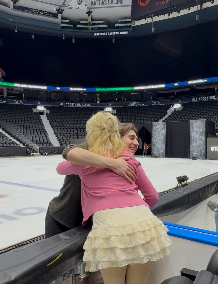 fsstan15's tweet photo. Happy Birthday Roman✨⛸️ https://t.co/UYsQJgWkwq
