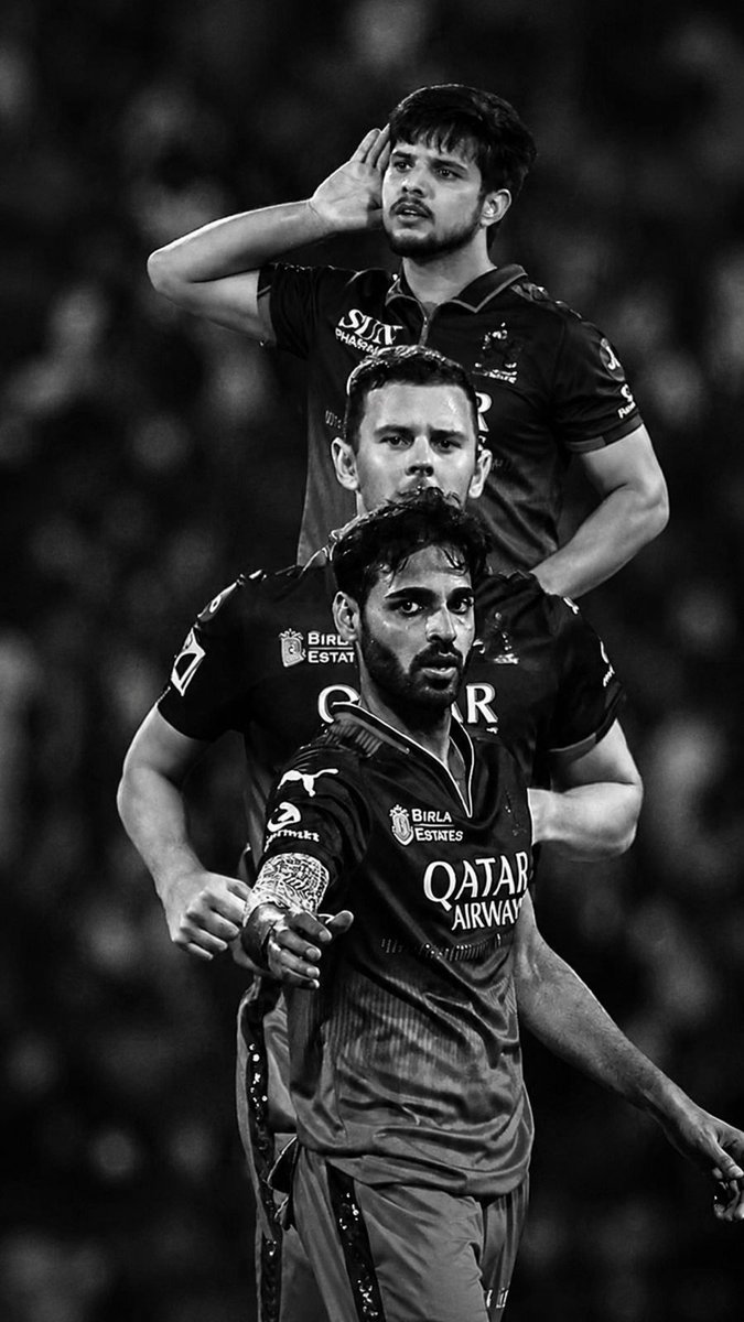punit_devadiga's tweet photo. A dragon has three heads. So does RCB.

 #RCBvsGT https://t.co/tWmwYGCUFq