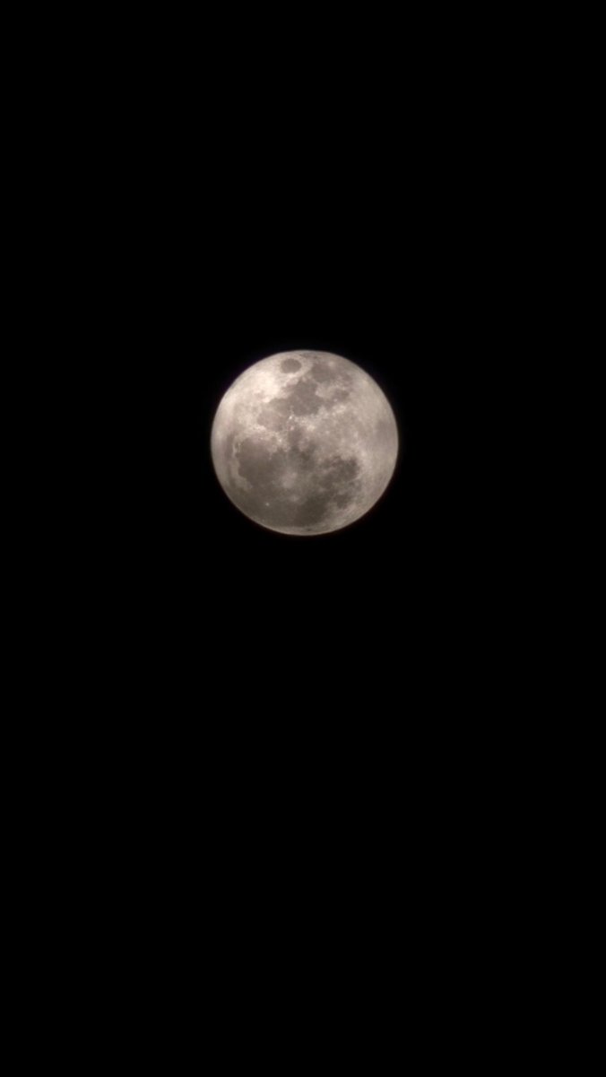 vanteciaa's tweet photo. Blue Moon yang tidak Blue tapi cantik 𖹭 https://t.co/Nyqbh34ef8