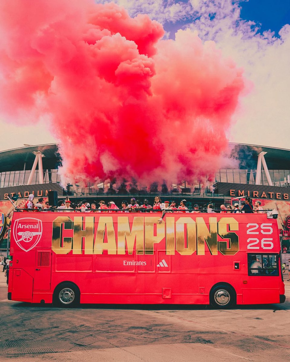 moseswade9's tweet photo. 🚨 🚨 🚨 Breaking News: Sources close to the Met Police say they’ve stopped counting at 3.5 million because the remaining 500,000 people are just Manchester United and Chelsea fans snuck in wearing red to see if the trophy was real.

 If you’re not in North London right now, you’re essentially missing the historical center of the universe.🏆
COYG
