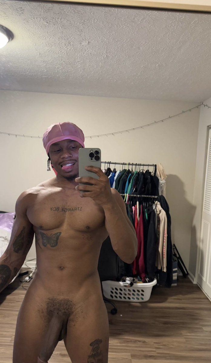 TaCaptePuto's tweet photo. @c0rpse_babyy @ilovethemhuge Damn come to suckkkkk https://t.co/HThl6Q2JYo