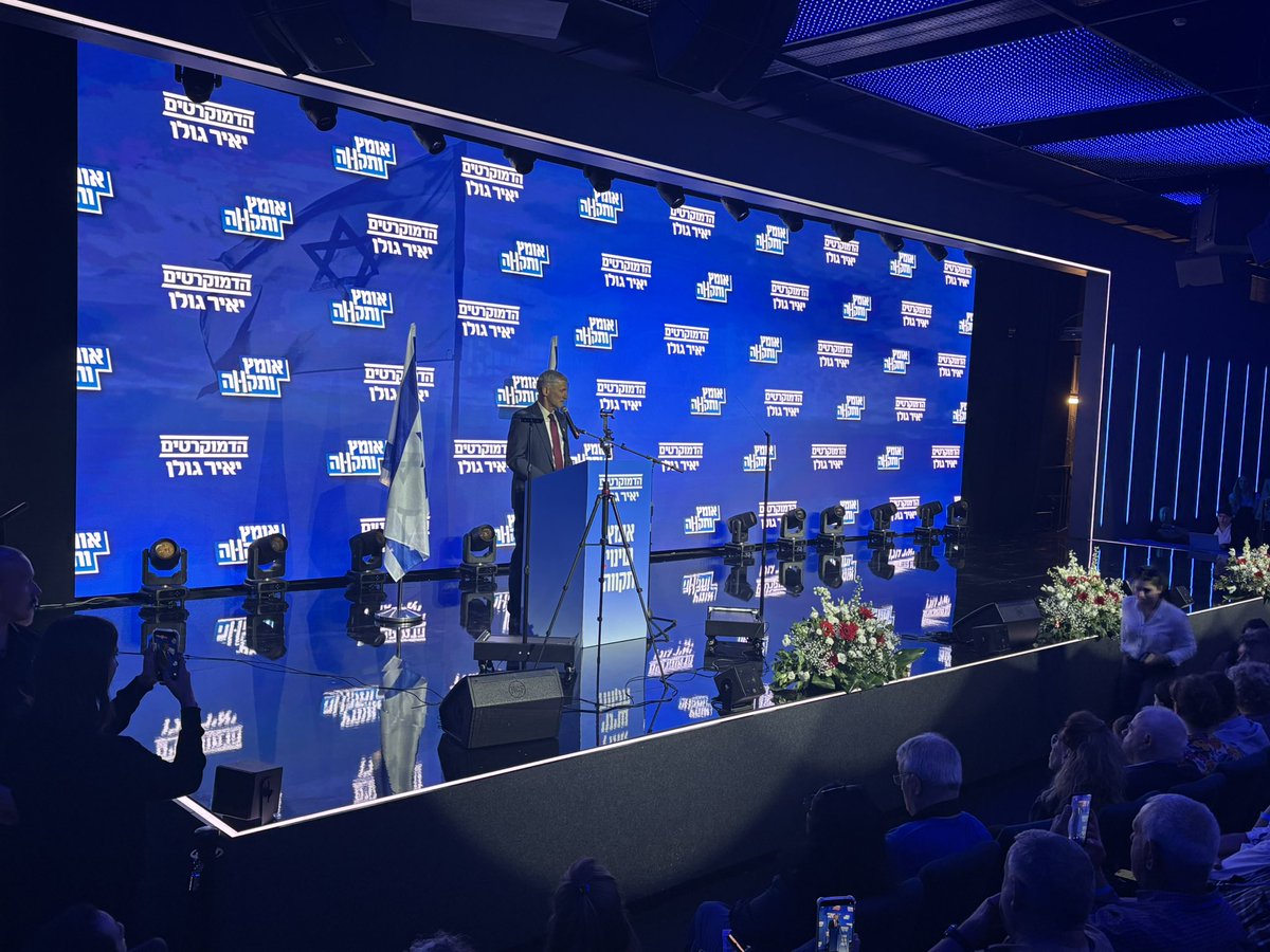 YuvalKarni's tweet photo. יו״ר הדמוקרטים @YairGolan1 בוועידת המפלגה בתל אביב קורא לבנט, לפיד ואייזנקוט לצרף את המפלגות הערביות לקואליציה: ״אסור לנו לפחד משותפות יהודית ערבית בממשלה הבאה״. https://t.co/TmD12Wjfep