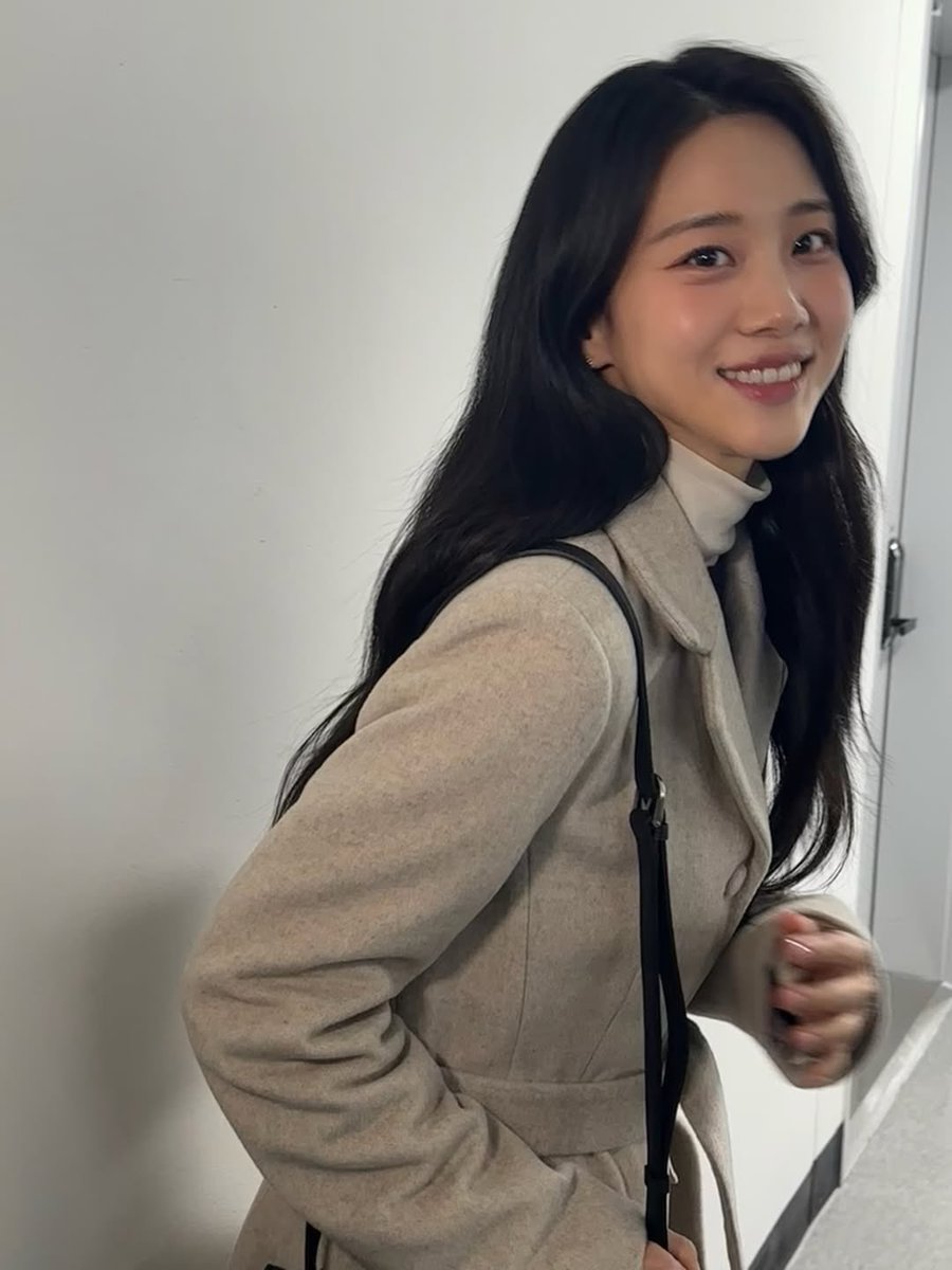 binri_'s tweet photo. 아정이 계속 하자 ..
아정이 없이 어케 살아 🥺🥺 https://t.co/rY2pf3yaIz