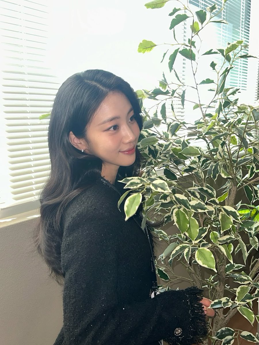 binri_'s tweet photo. 아정이 계속 하자 ..
아정이 없이 어케 살아 🥺🥺 https://t.co/rY2pf3yaIz