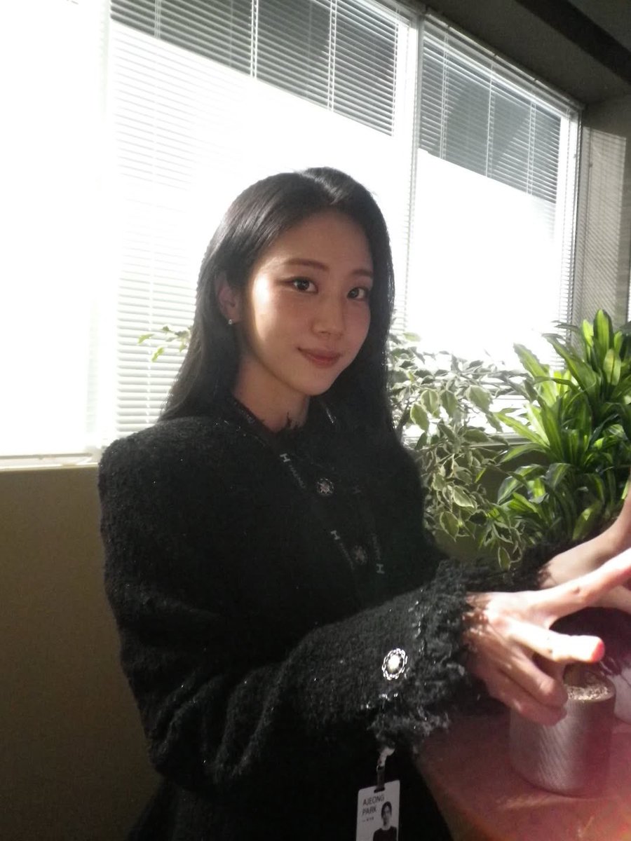 binri_'s tweet photo. 아정이 계속 하자 ..
아정이 없이 어케 살아 🥺🥺 https://t.co/rY2pf3yaIz