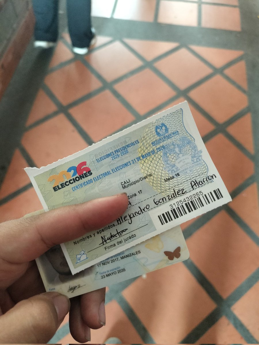 AGA_9916's tweet photo. @sergio_fajardo Aquí estamos votando por convicción!! https://t.co/pvWRCWY7v4
