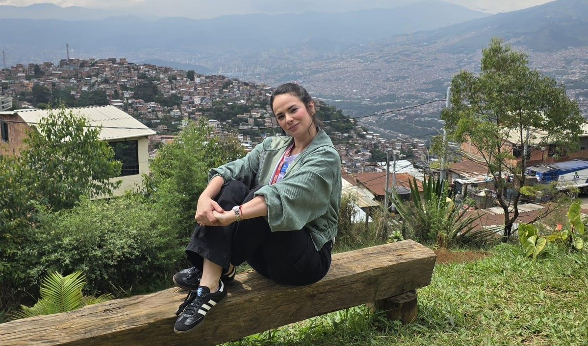 MercyCorpsCo's tweet photo. 🗣️ #CuentaTuCuento | Conoce el blog de América Osorno, Oficial Psicosocial en Antioquia. Quien nos comparte la importancia de escuchar, sostener y caminar junto a las personas en medio de sus procesos. 

Conoce más aquí: https://t.co/BOlQuo6ggi

#SomosMercyCorps https://t.co/Nh7BOjYGO9