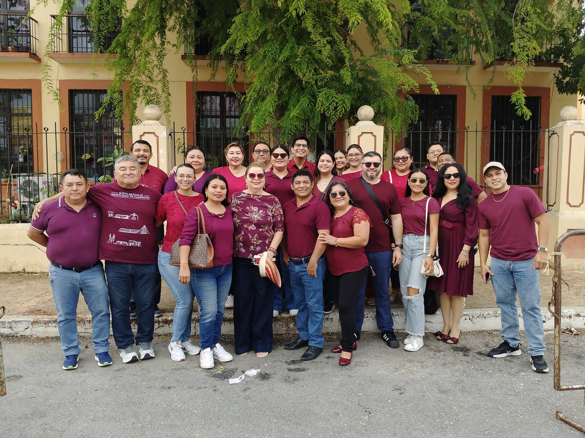 RoxanaMonteroP's tweet photo. Desde #Campeche, nos sumamos a la transmisión simultánea del informe de nuestra PresidentA @Claudiashein, reafirmando nuestro compromiso de trabajar en equipo por el bienestar de las y los mexicanos.

#CampecheConClaudia @LaydaSansores #ElGobiernoDeTodosTransforma https://t.co/pEVs2oyyZf