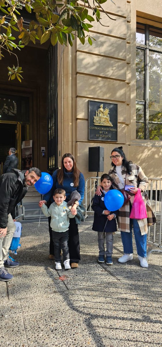 Contraloriacl's tweet photo. ESTÁ PASANDO
Sí, tenemos fila 😅, pero les juramos que el recorrido es rápido y entretenido 🤩

¡VALE LA PENA CONOCER LA CGR!

Vengan a vernos hasta las 14 horas 🥰 https://t.co/G7GHubzKOp