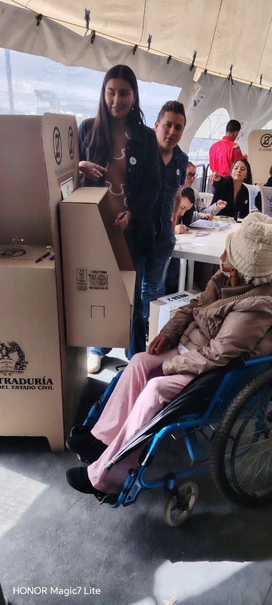 CopppalObserva's tweet photo. 🗳️🇨🇴 La Misión de Observación Electoral de la @copppal_oficial desplegada y en acción en las elecciones de la República de Colombia. https://t.co/SzwrI29iiV