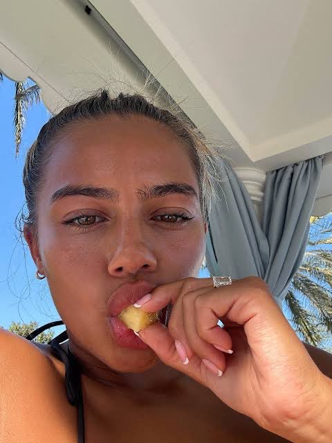 Hot Blondes🤭 tweet media