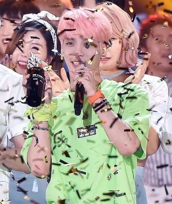 dailyjjonghyun's tweet photo. 160531 | jonghyun’s first win with she is ♡ https://t.co/RVgTqUKV5B