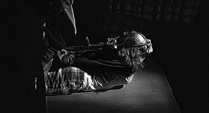 zonbi5bloodbath's tweet photo. 『The Poughkeepsie Tapes』(米07年Amazonプライム)
連続殺人鬼が残した膨大なビデオテープ。テープの内容から残虐非道な事件の詳細が明らかになる……
事件捜査USAなフェイク・モキュメンタリー物。殺人鬼に捕まるとどうなるの？今作は見る者を傷つける悪意に満ちている。よっ！外道！
素晴らしい。↓ https://t.co/nY9I7TjuL1