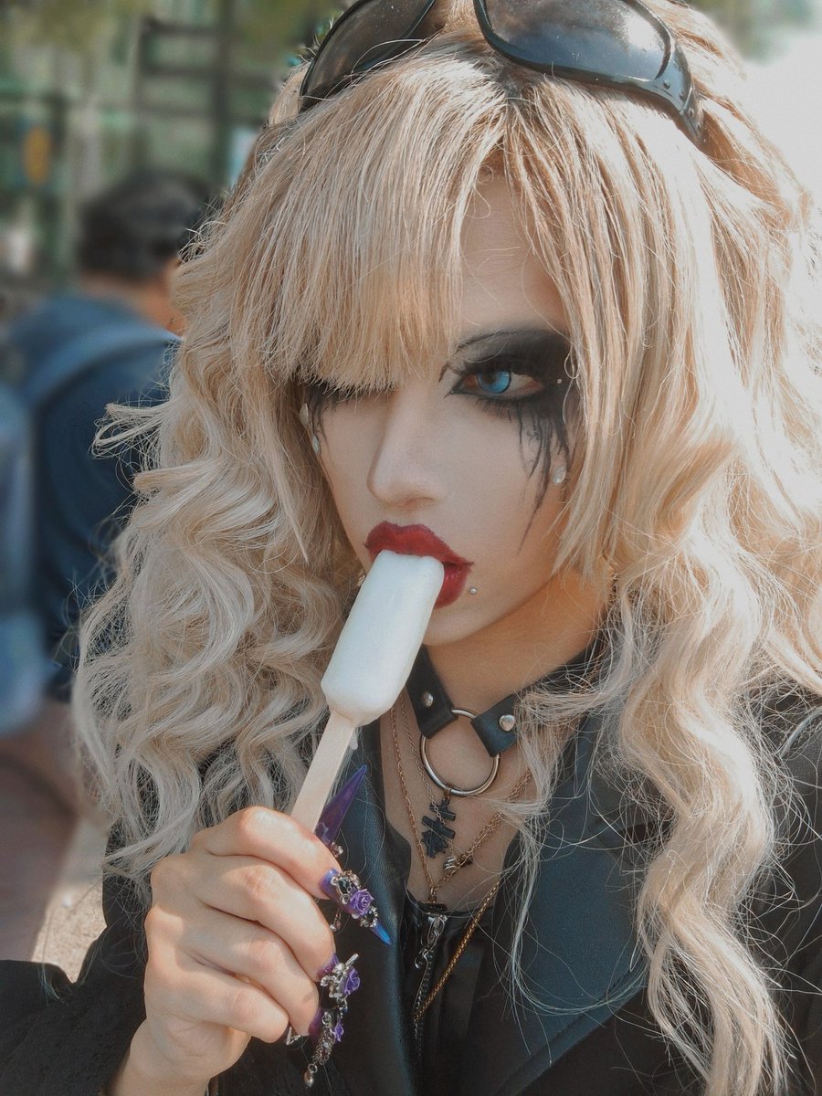 Hagushitaii's tweet photo. coconut ice cream💕 
I almost died from the heat in this cosplay, it's so hot🥀 https://t.co/HQinKyDw5I
